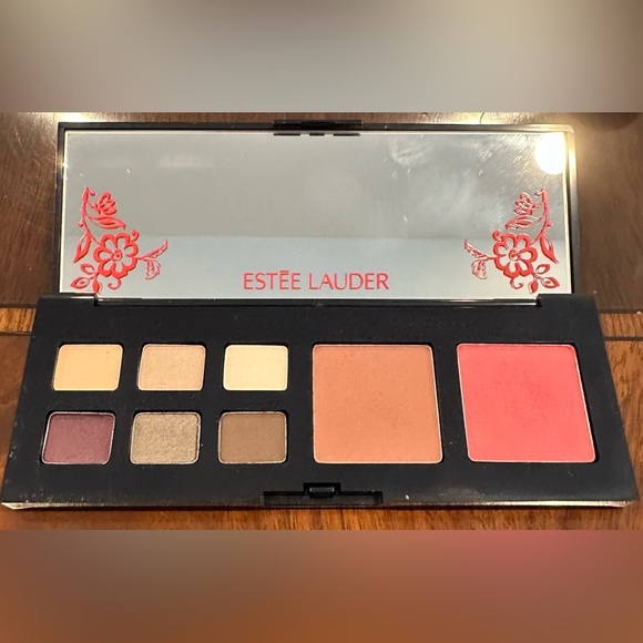 Estee Lauder Pure Envy 6 Eyeshadow/ 2 Blushers Portable Palette NEW - Picture 1 of 2